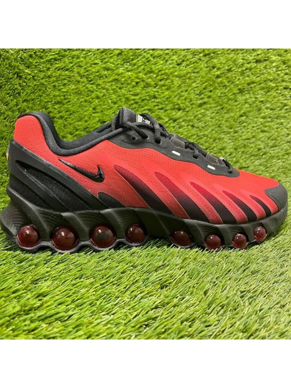 Nike Air Max DN8 Black Bright Crimson Red Mens Size 9.5 Running Shoes Sneakers